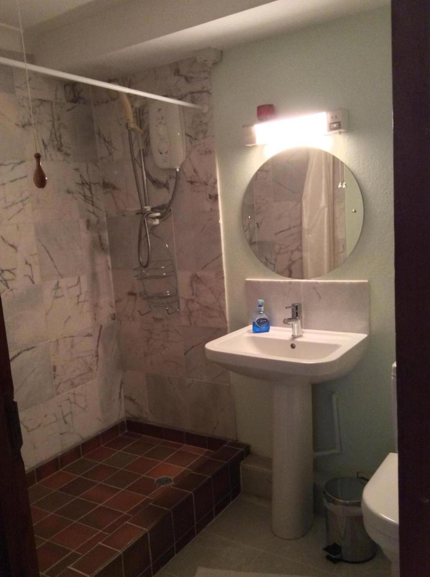 Room In Guest Room - Orchard Manor, Fore Street, Probus, Cornwall トルーロー エクステリア 写真